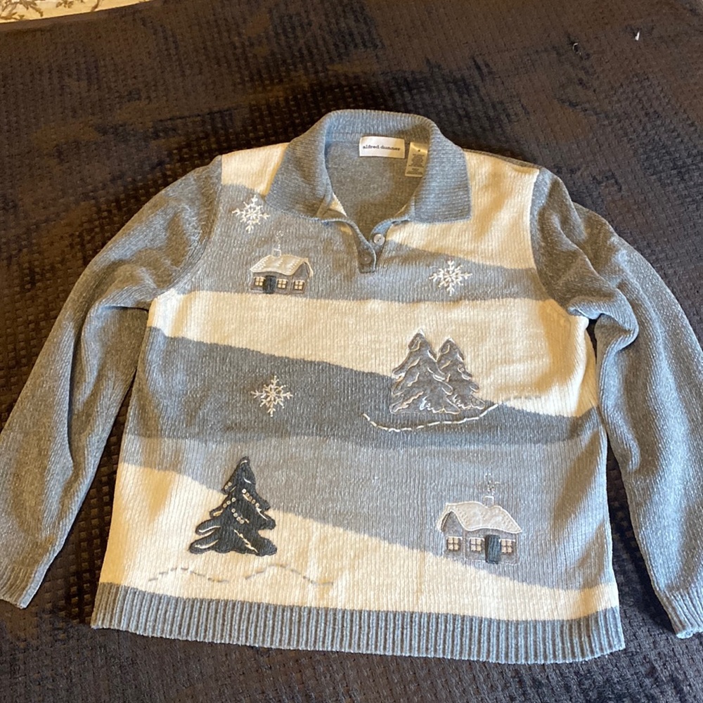 Alfred Dunner Gray/White winter/Christmas sweater. Size Medium